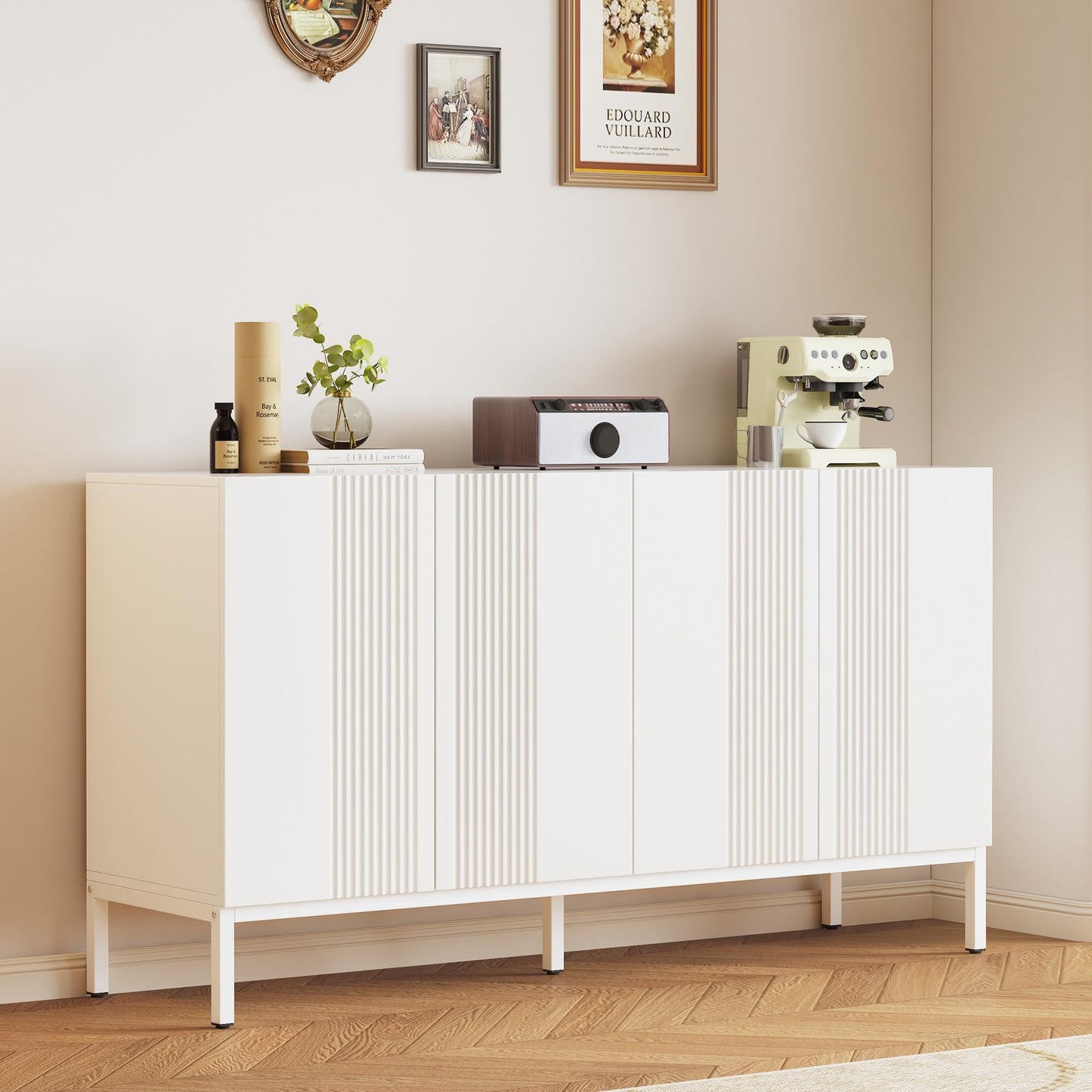 Buffet Blanc Moderne à 4 portes, Buffet Salle a Manger aux Lignes Uniques, Étagères Réglables, Porte sans Poignée, Beaucoup d'espace de Rangement, Vaisselier Bois, pour Salle à Manger Salon Cuisine