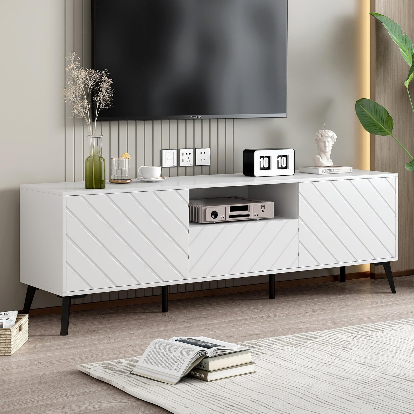 170cm Meuble TV Blanc pour TV 70 pouces, Moderne et Simple Banc TV avec 2 Portes et 1 Tiroir, Séparateurs Internes Réglables, Pieds en Métal Robustes avec Coussinets Souples, Facile à Assembler