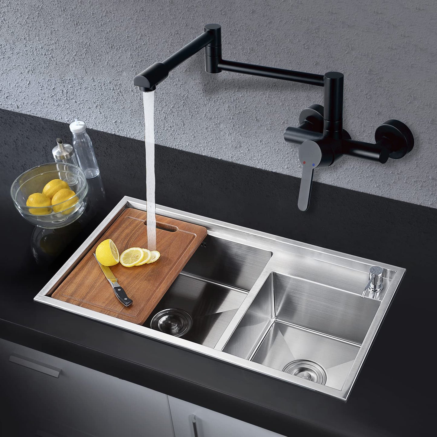 Robinet de Cuisine, Or Rose Robinet Mitigeur Mural Monocommande avec Bras Oscillant et Chaude et Froide Réglable Robinet Évier Rotatif à 360° pour Salle de Bain et Cuisine Laiton