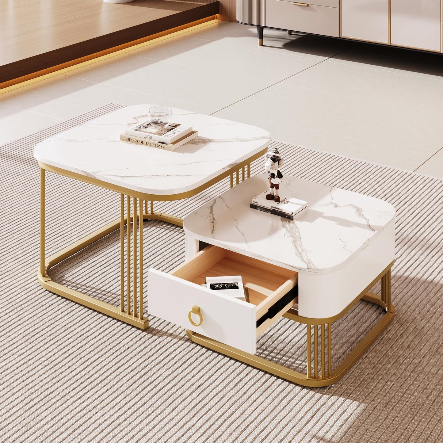 Peiaw Table Basse,Lot de 2 Tables Basses carrées,Aspect marbre Brillant Blanc,Or Structure en métal et poignée dorée,Ensemble de Tables de Salon avec tiroirs,Table de Salon 60x60x45cm & 50x50x34cm