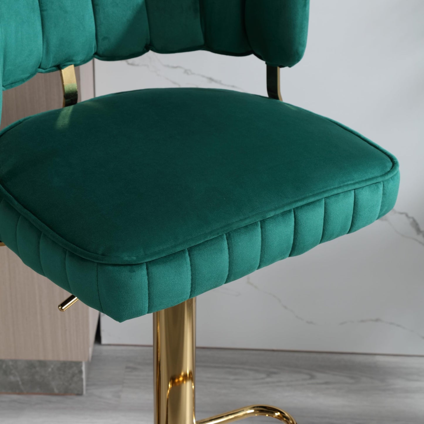 Tabouret Bar Lot de 2 Pivotants Velours Chaise de Bar à Hauteur Comptoir avec Dossier, Repose-pieds, Chaise Haute Bar Comptoir Réglables, Chaises D'îlot pour Salle à Manger, Noir/Gris/Ivoire/Émeraude