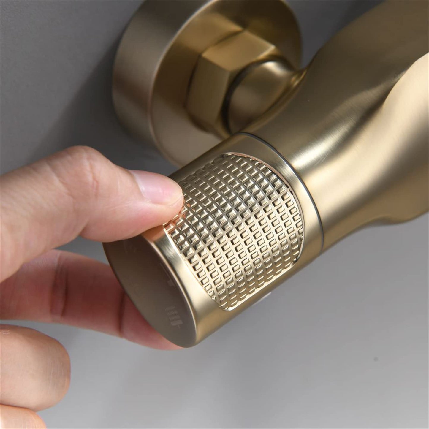 Colonne de Douche Or Brossé Mural Système de Douche avec Mitigeur Set de Douche Réglable en Hauteur Ensemble de Douche Chaude et Froide Kit de Douche, Inclure Tête de Douche 23cm, Douchette 3 Jets